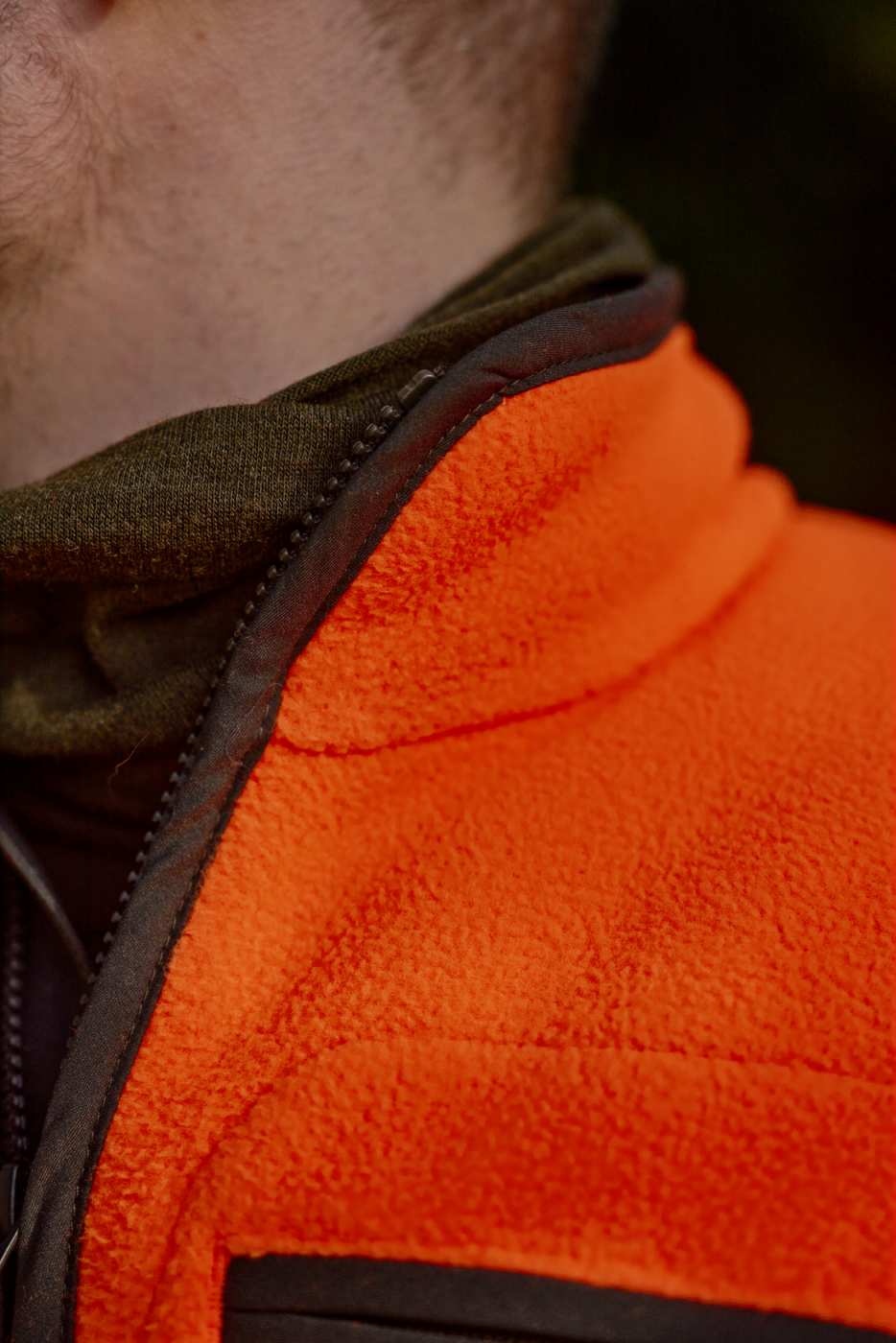 Härkila Jagd-Fleecejacke Wildboar Pro Blaze in Orange blaze – Kragendetail
