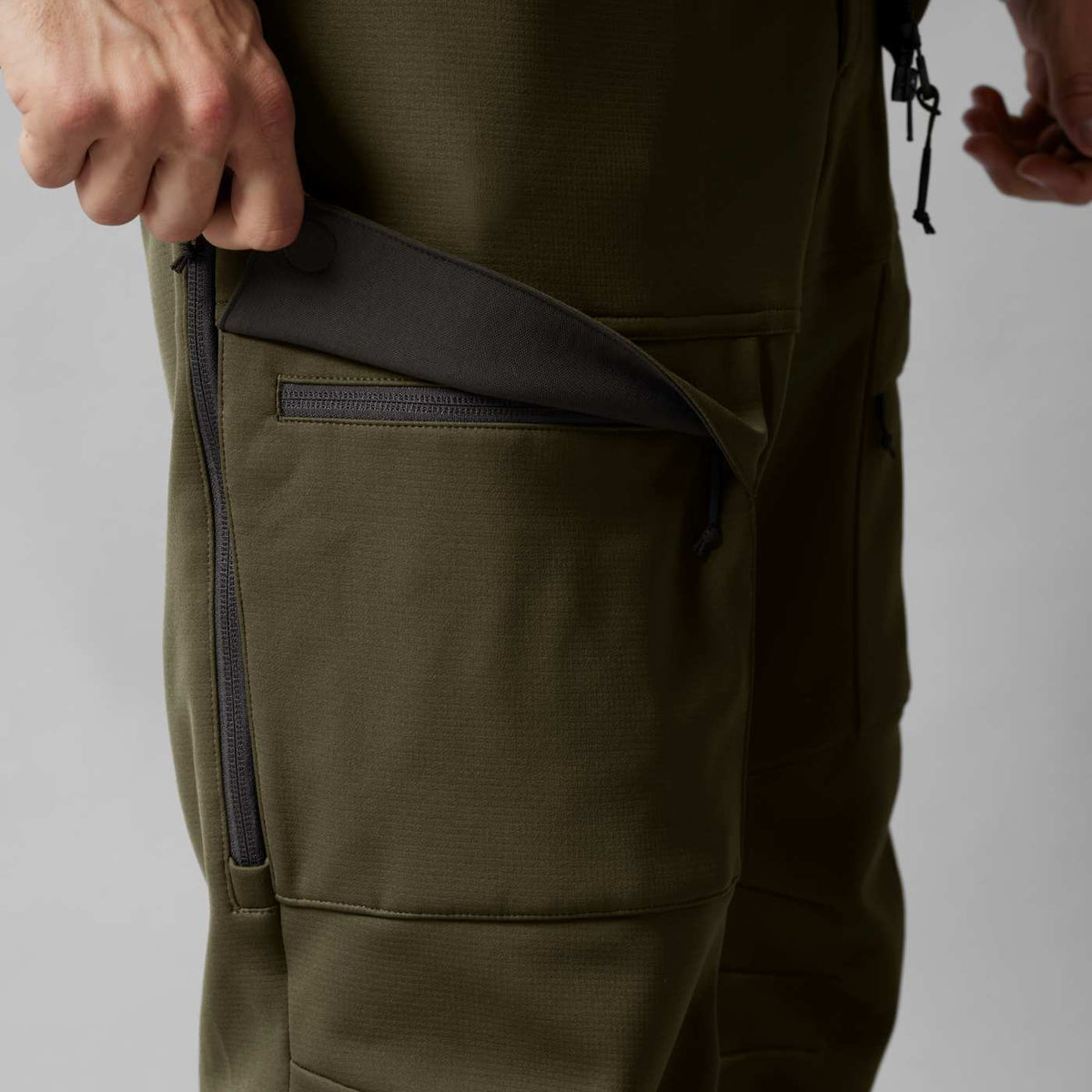 Härkila Herren Jagdhose Deer Stalker Light in Willow green/Shadow brown – Schenkeltasche