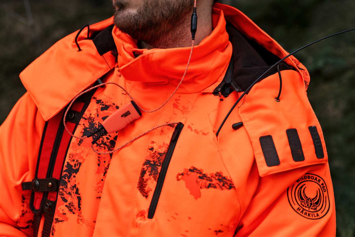 Härkila Herren Jagdjacke Wildboar Pro Blaze Camo HWS Insulated in AXIS MSP®CE orange – Brusttasche