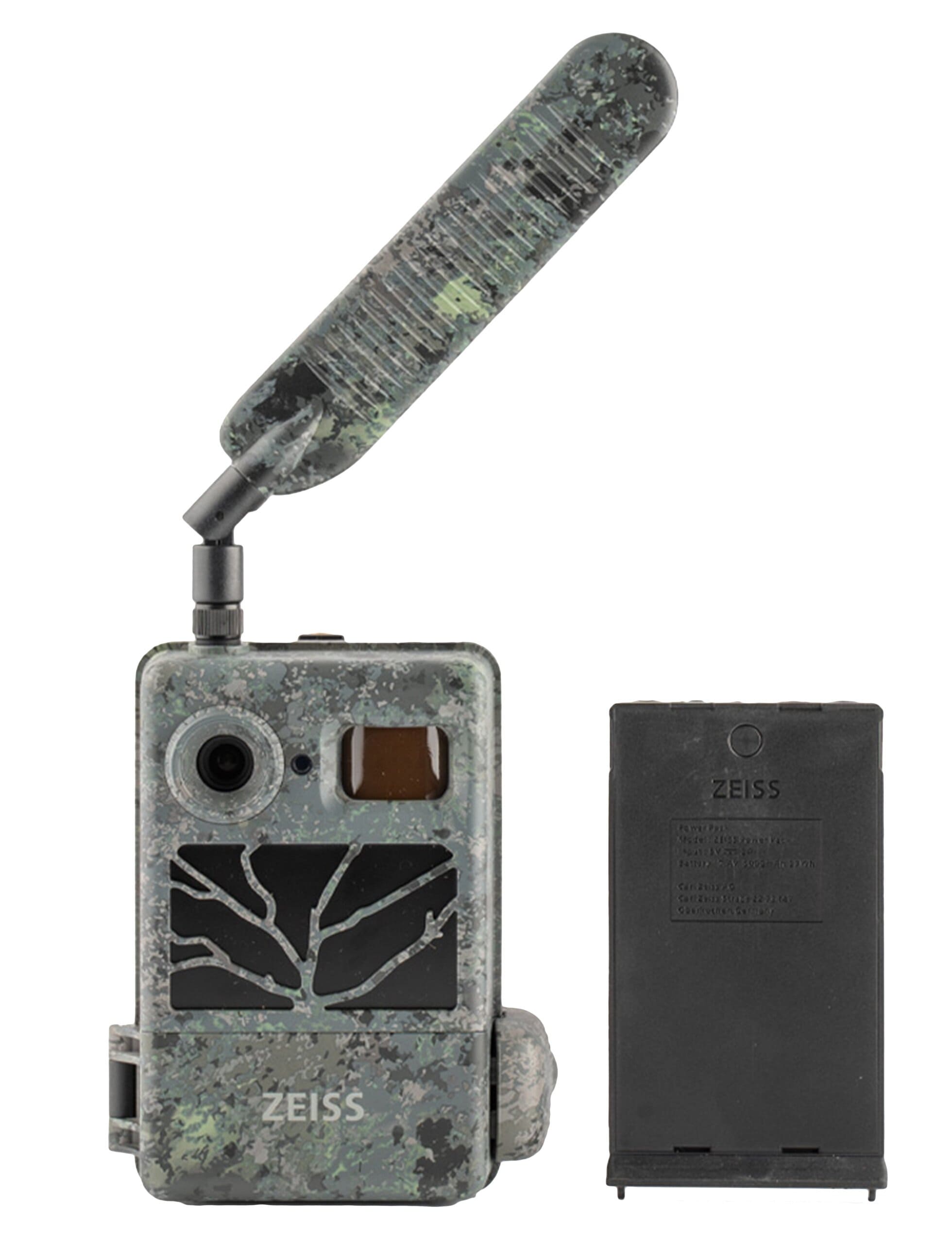 ZEISS Wildkamera Secacam 3 mit Power Pack – Frontalansicht mit LTE-Antenne und separatem Akku
