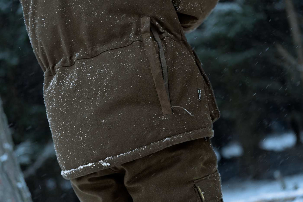 Härkila Herren Winter-Jagdjacke Kodiak CleverWool HSP Insulated in Dark hunting green/Shadow brown – Ärmeldetail