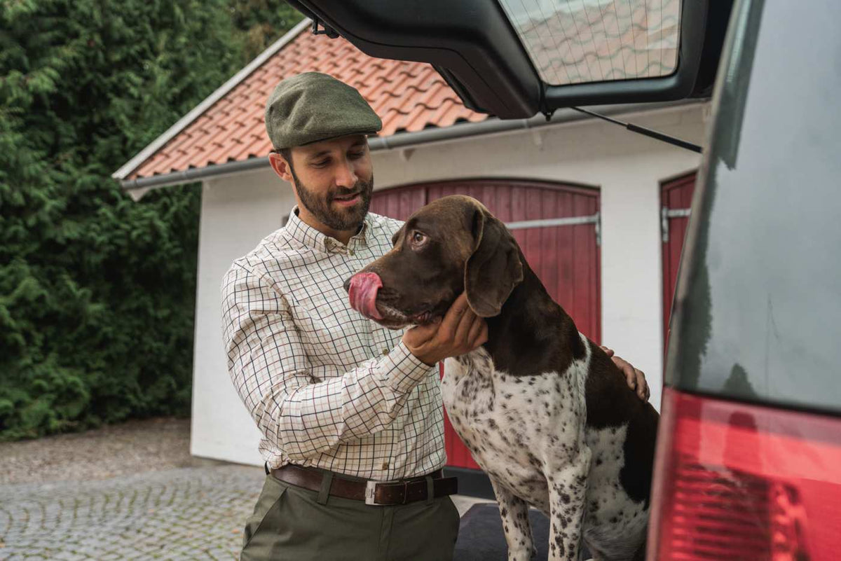 Seeland Herren Jagdhemd Oxford in Grape Leaf/Terracotta Check – mit Jagdhund